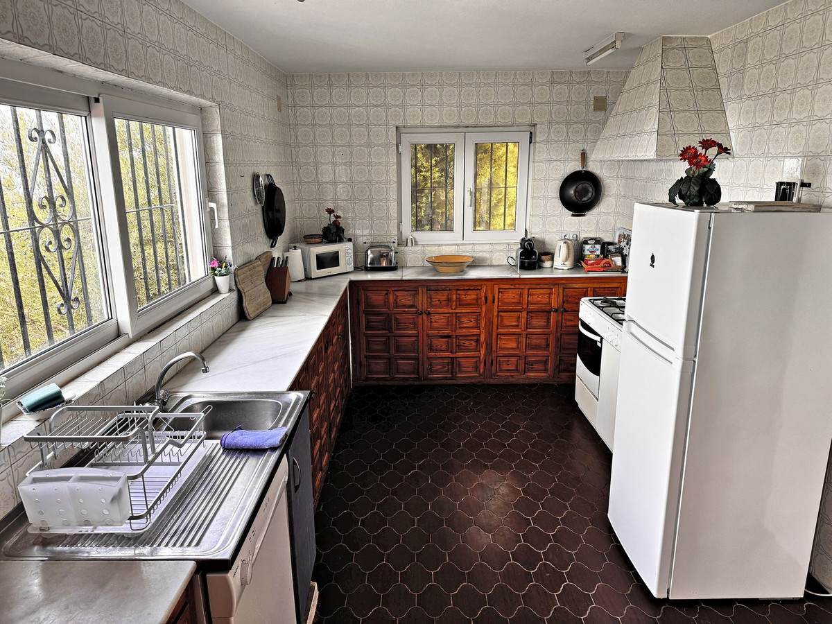 4 Bedroom Villa in Mijas - Photo 3