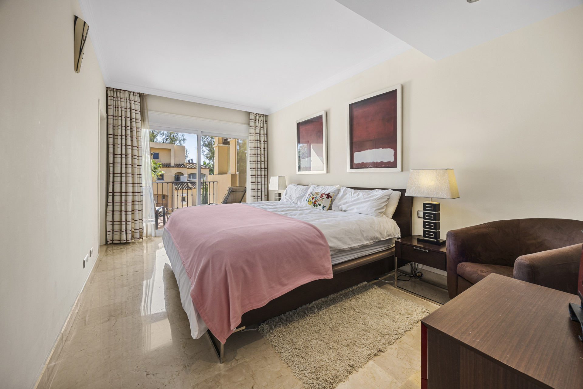 2 Bedroom Apartment in Estepona - Photo 13