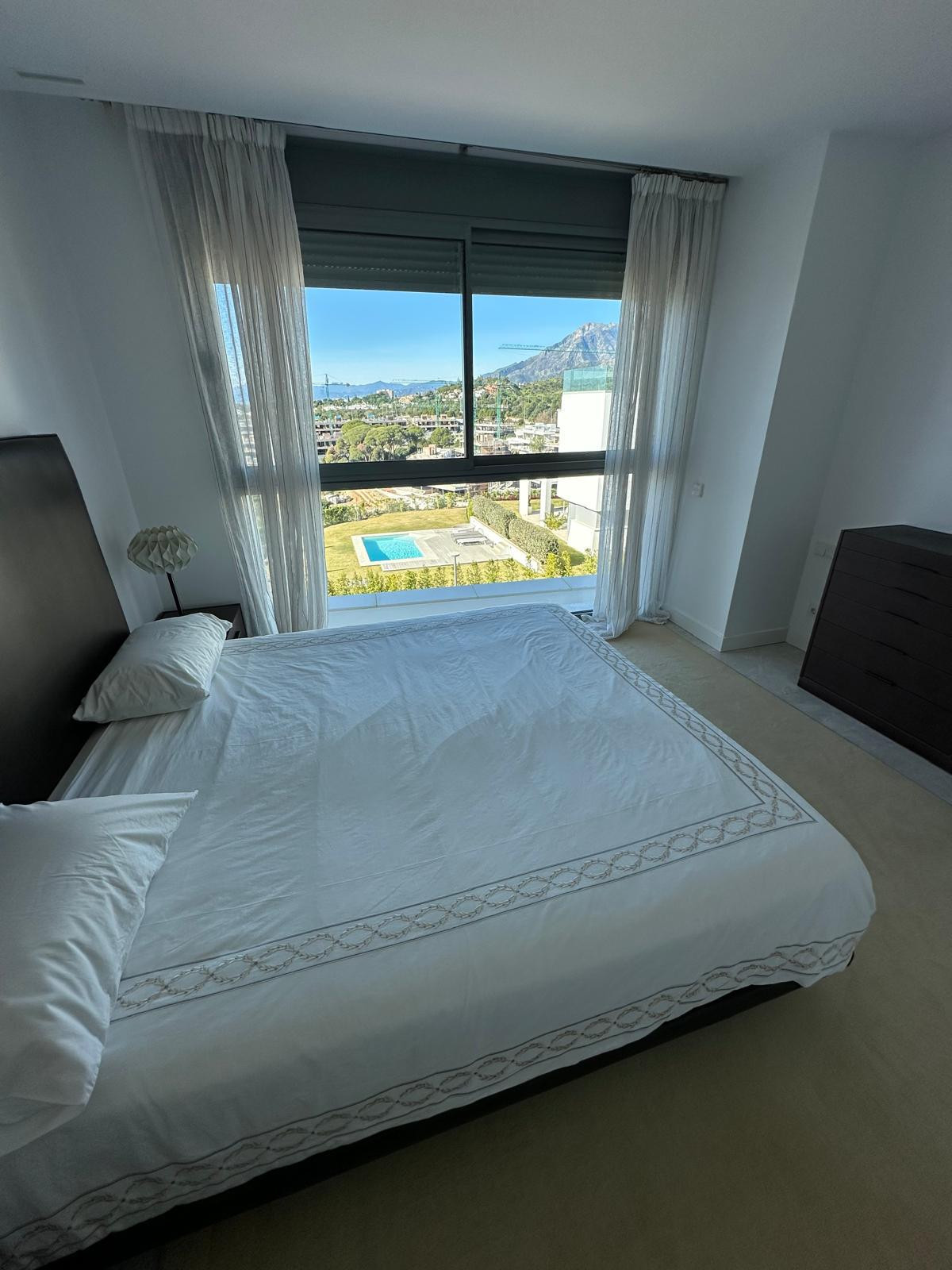 4 Bedroom Apartment in Marbella - Photo 8