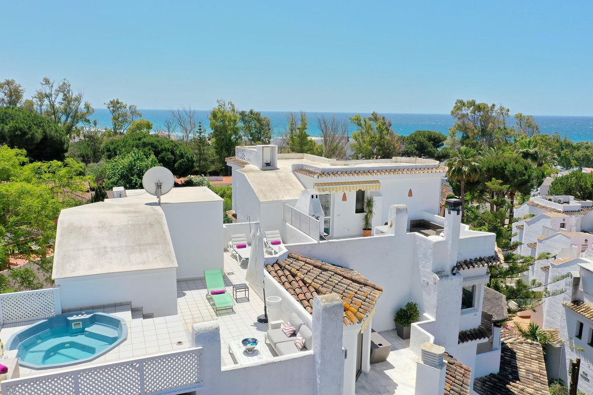 5-bed property for rent in Elviria