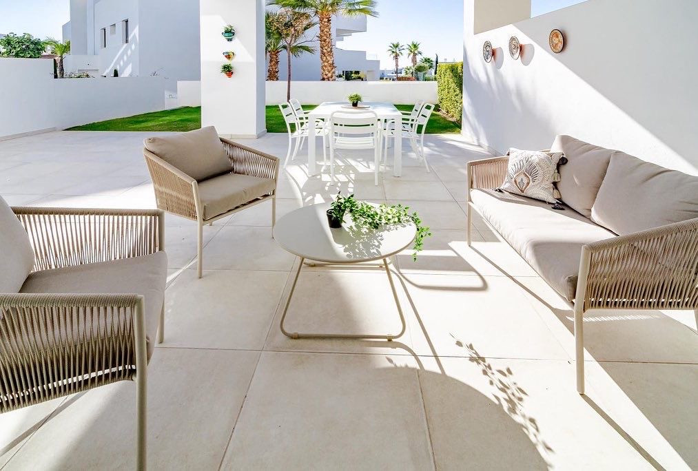 2 Bedroom Apartment in Estepona - Photo 3