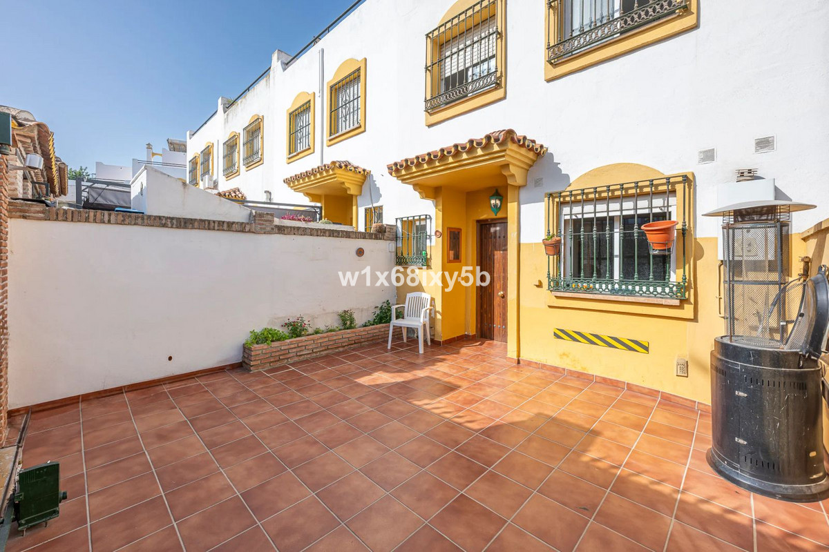 4 Bedroom Townhouse in San Pedro de Alcántara - Photo 3