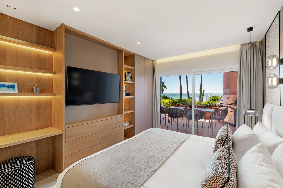 3 Bedroom Apartment in Estepona - Photo 9