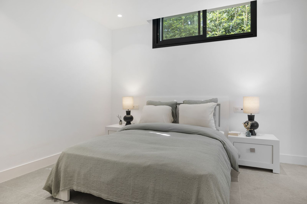 5 Bedroom Villa in Marbella - Photo 21