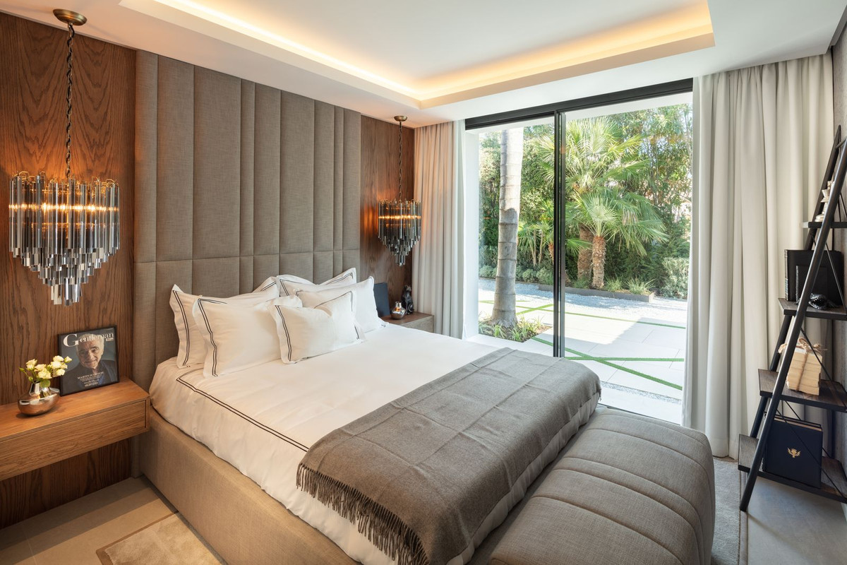 5 Bedroom Villa in Marbella - Photo 22
