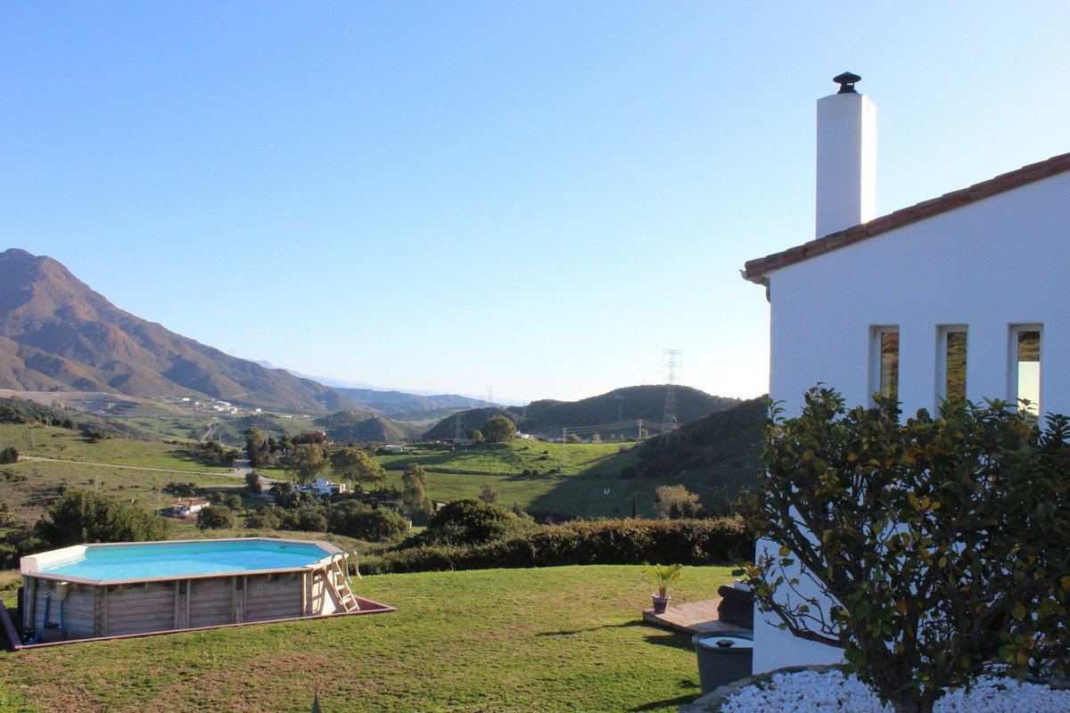 Country house in Casares