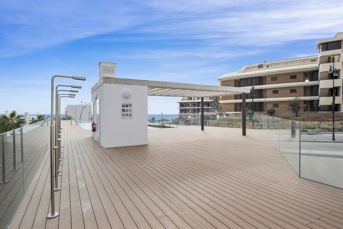 2 Bedroom Apartment in Fuengirola - Photo 28