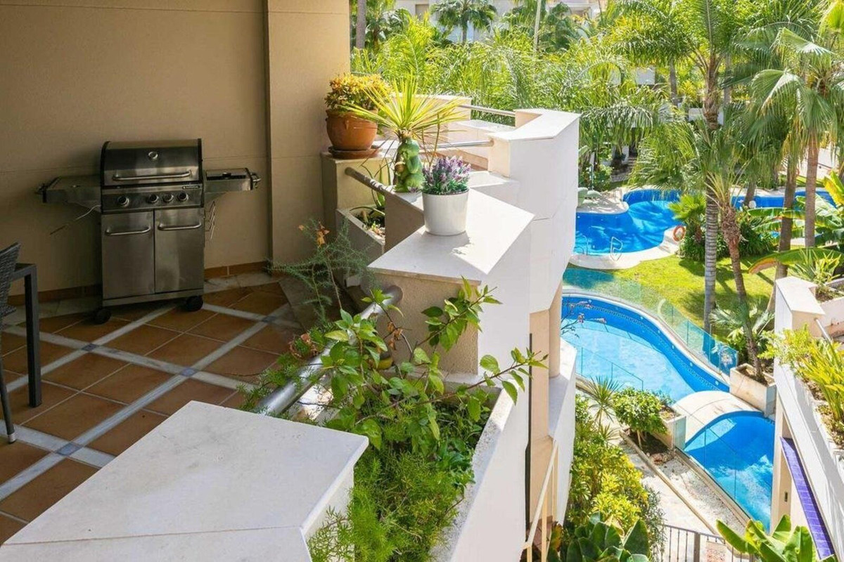 2 Bedroom Apartment in Marbella - Photo 31