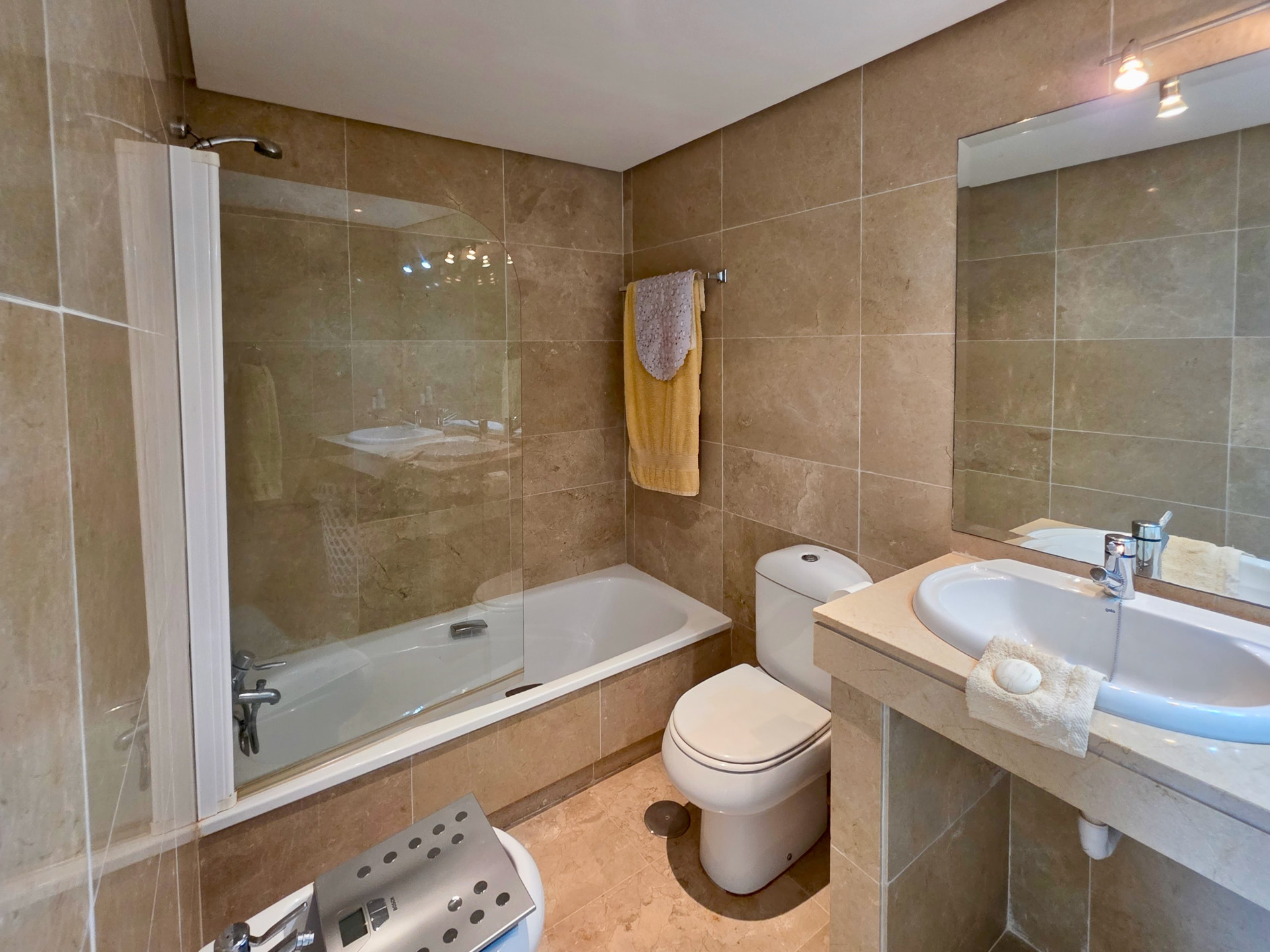 3 Bedroom Penthouse in La Duquesa - Photo 20
