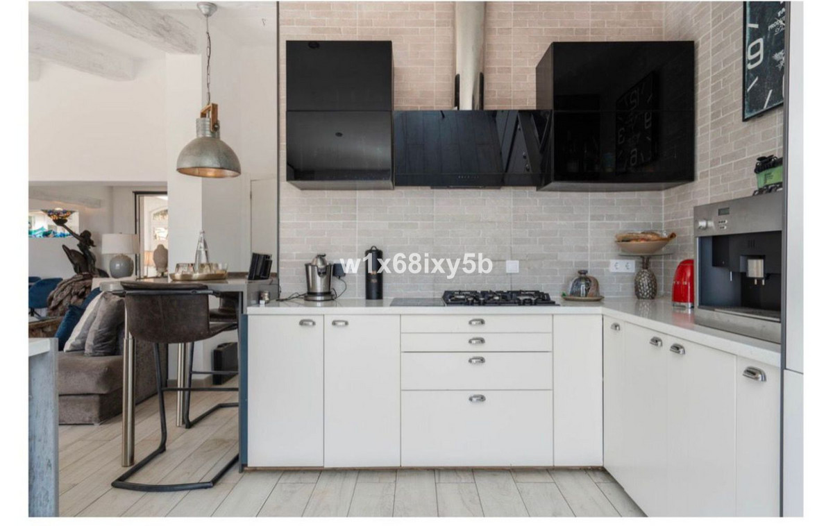 2 Bedroom Villa in Fuengirola - Photo 8