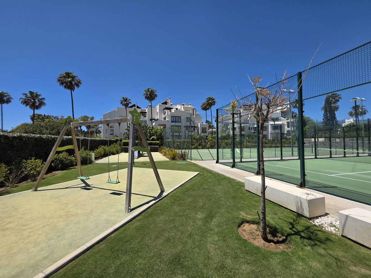 4 Bedroom Townhouse in Estepona - Photo 39