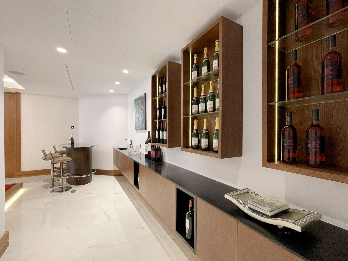 6 Bedroom Villa in San Roque - Photo 65
