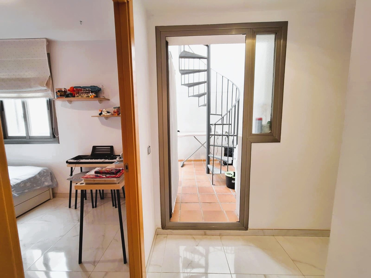 3 Bedroom Penthouse in Torremolinos - Photo 27
