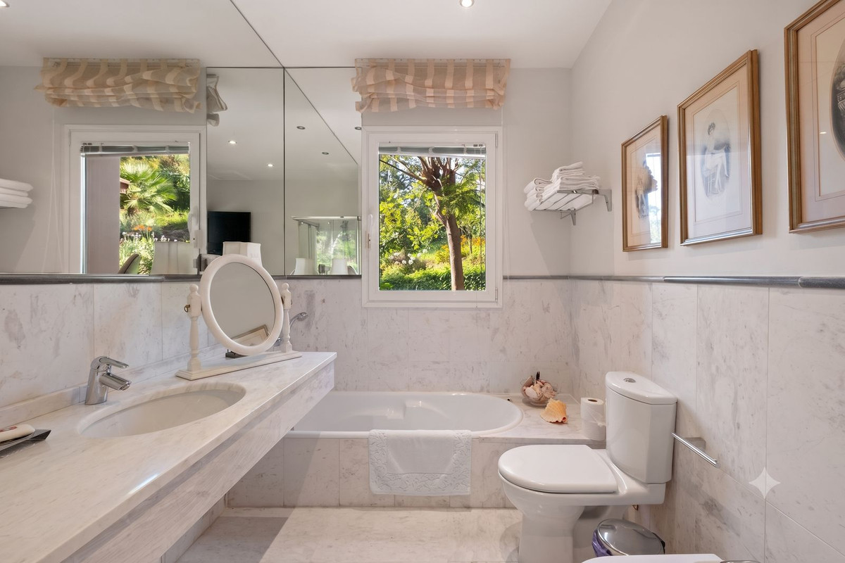 5 Bedroom Villa in Marbella - Photo 15