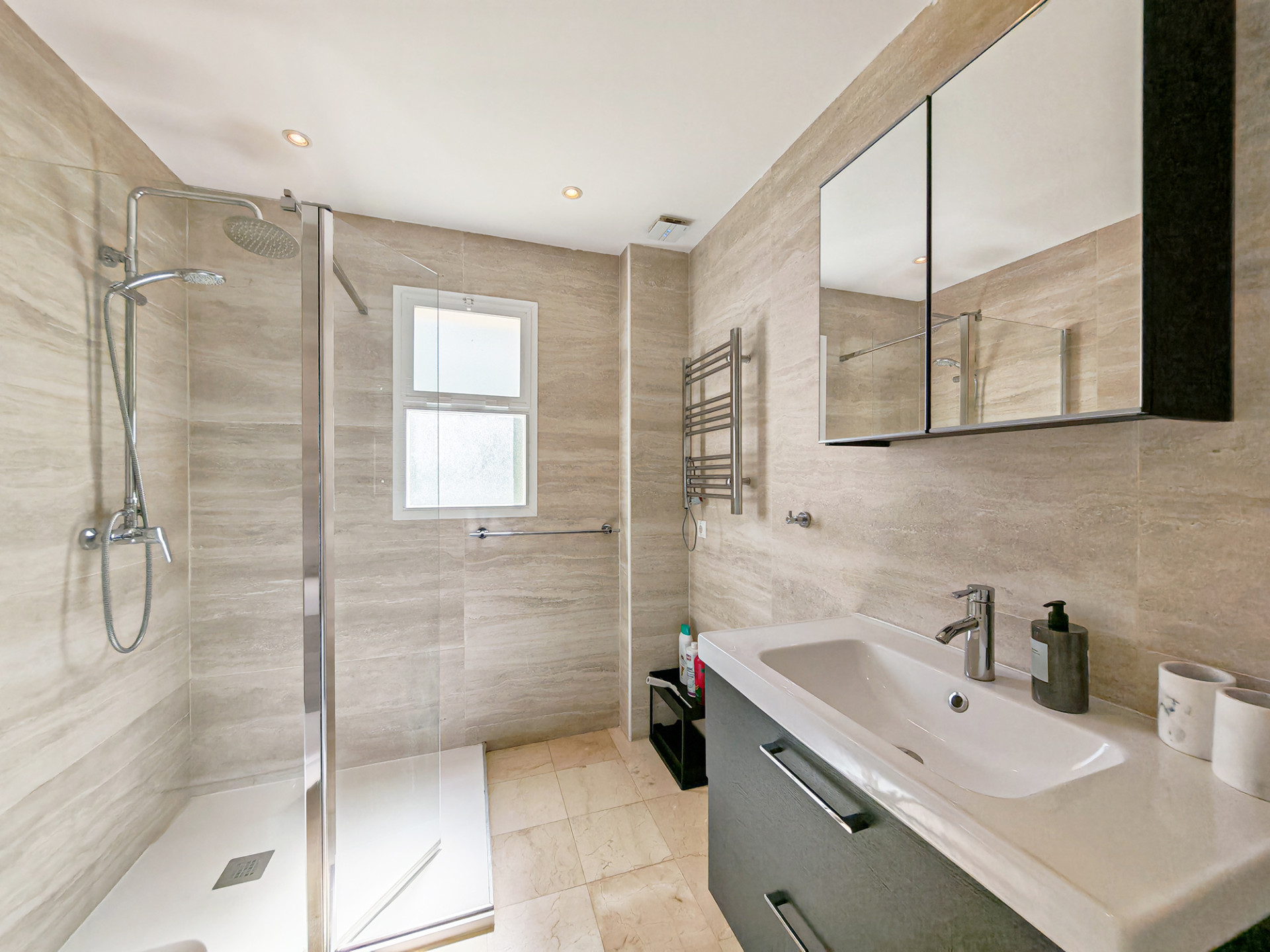 2 Bedroom Penthouse in Benahavís - Photo 10