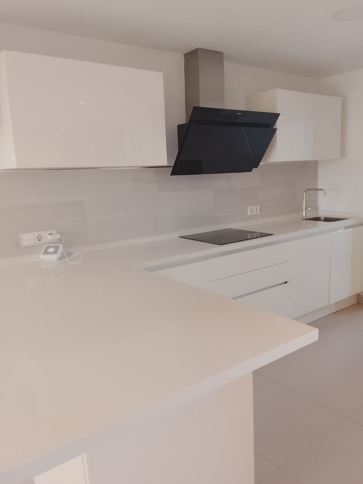 3 Bedroom Townhouse in Benahavís - Photo 4