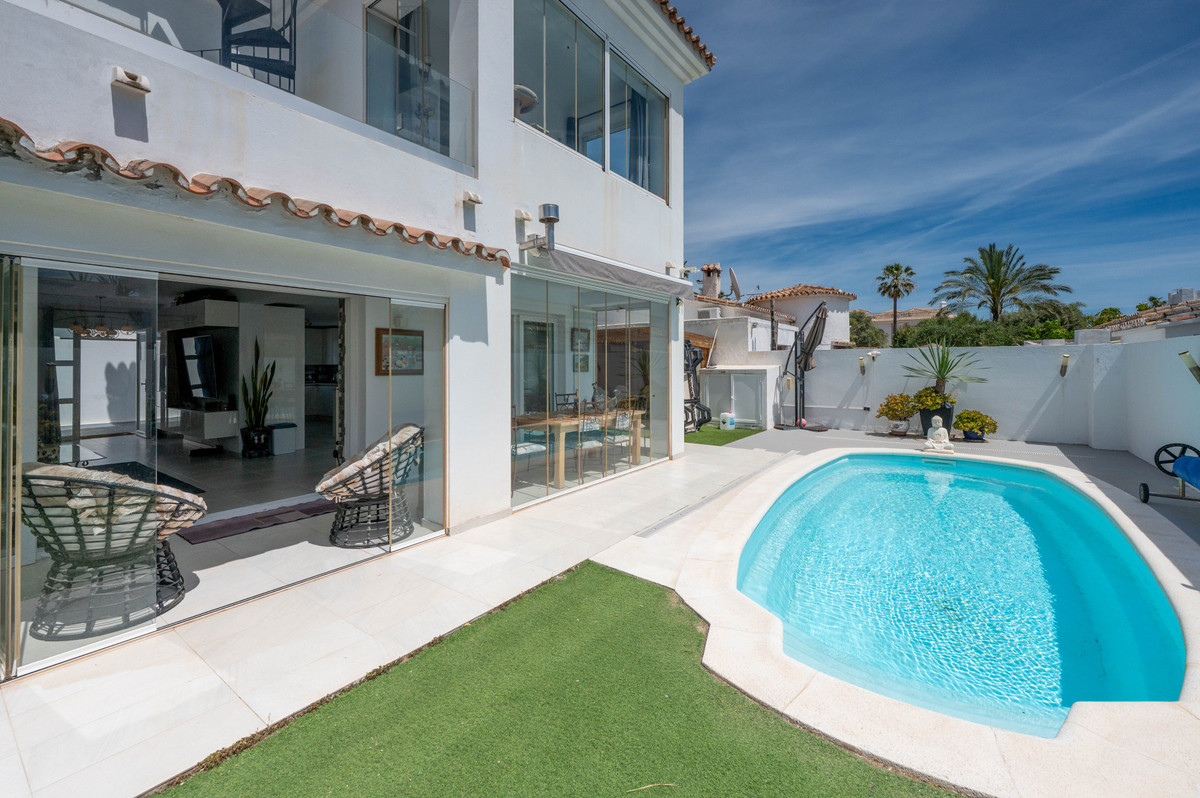 3 Bedroom Villa in Estepona - Фото 30
