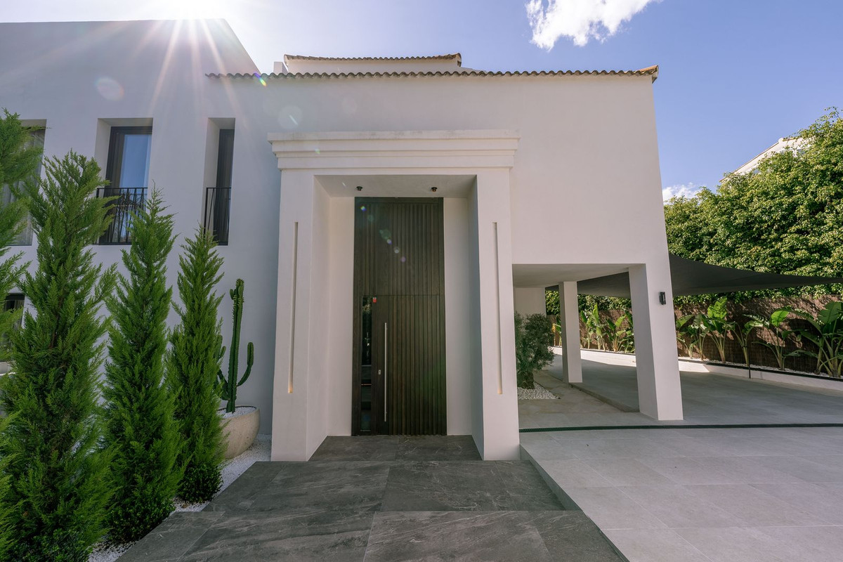 5 Bedroom Villa in Marbella - Photo 18