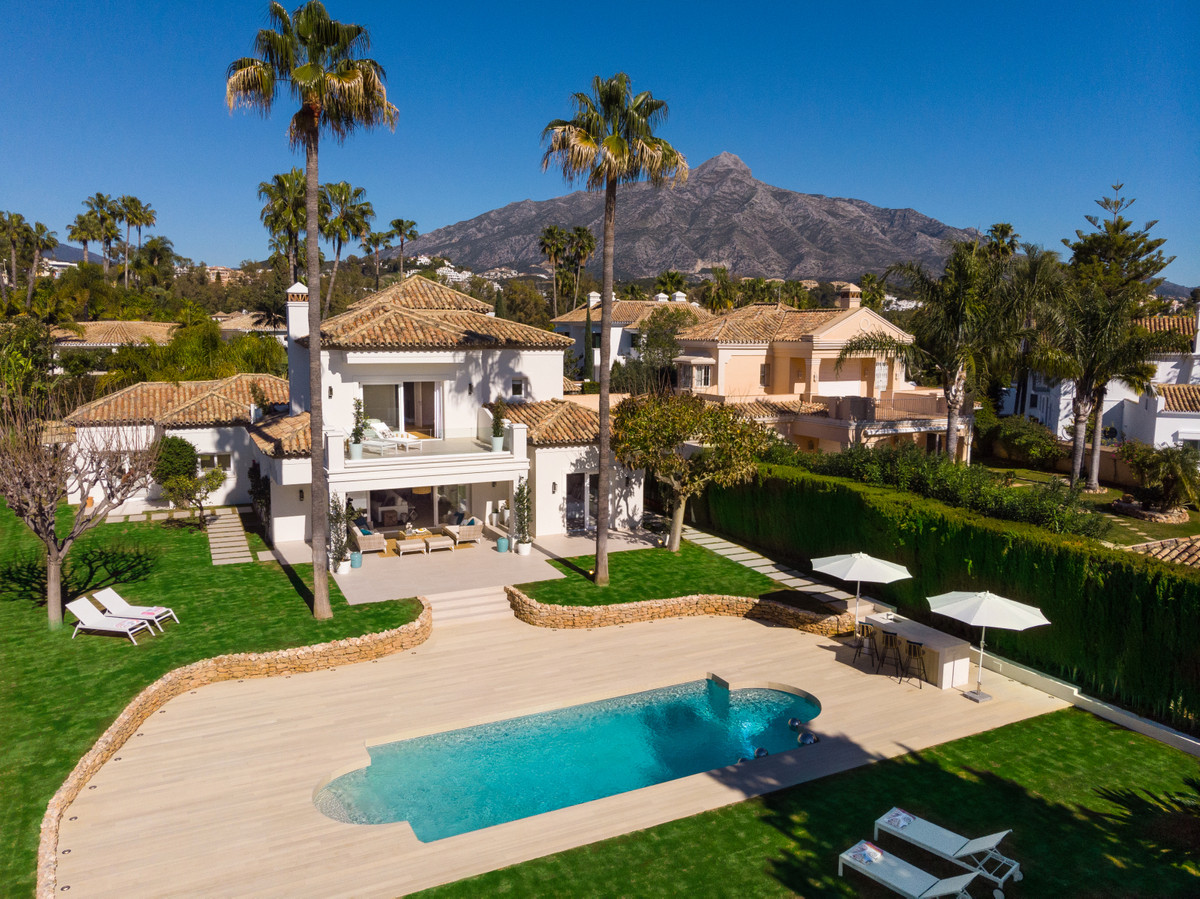 Villa in Nueva Andalucia