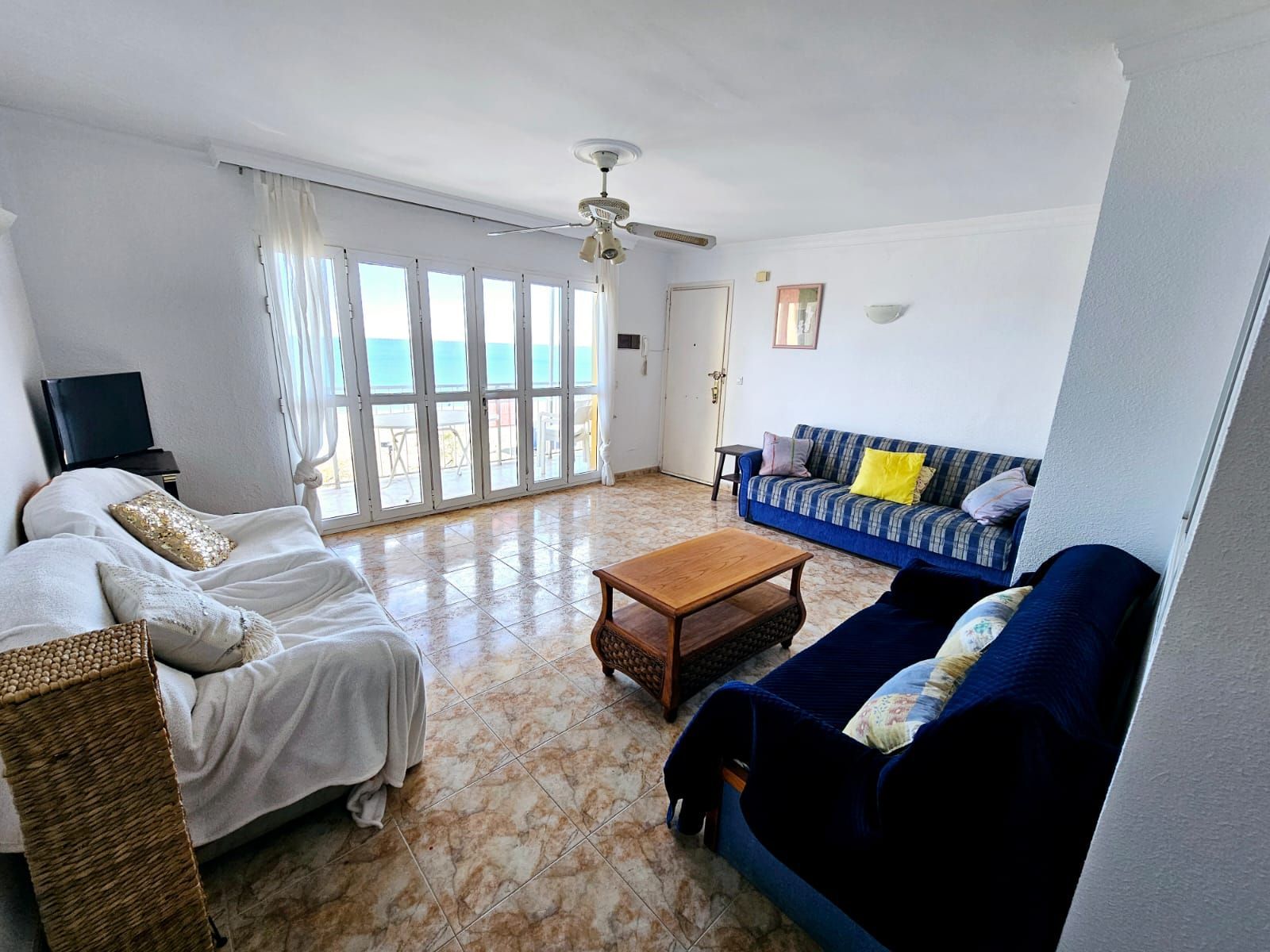 3 Bedroom Apartment in Fuengirola - Photo 9