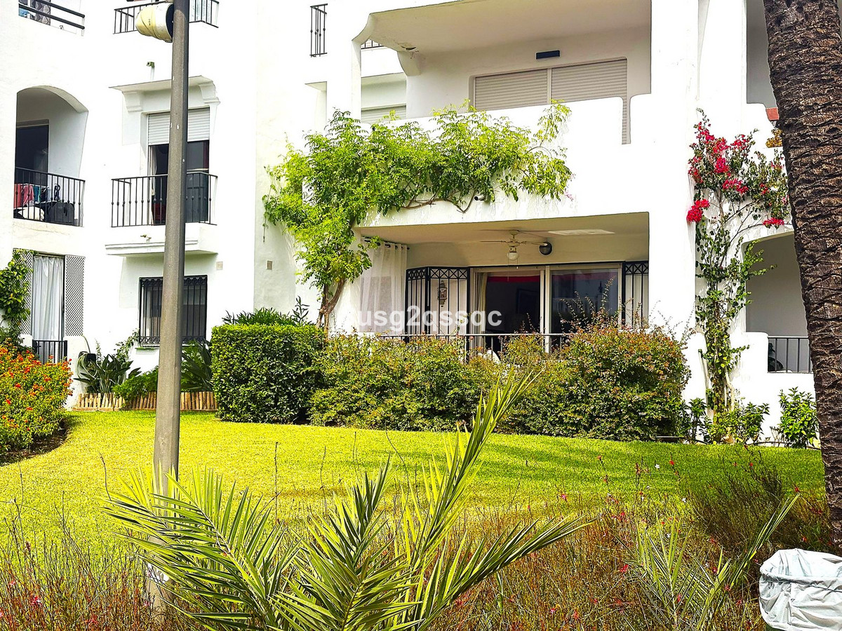 3 Bedroom Apartment in Estepona - Photo 13