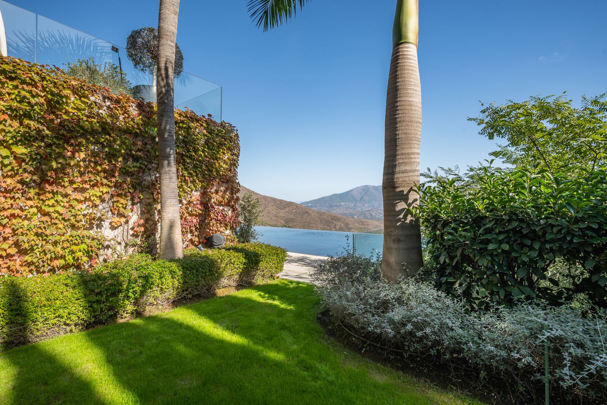 6 Bedroom Villa in Marbella - Photo 17