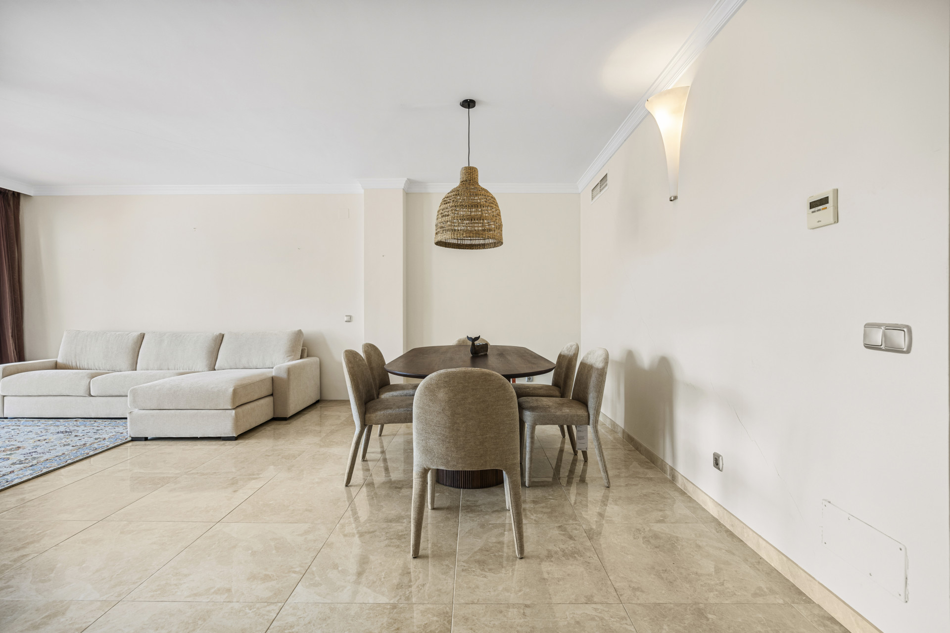 2 Bedroom Apartment in Estepona - Photo 7