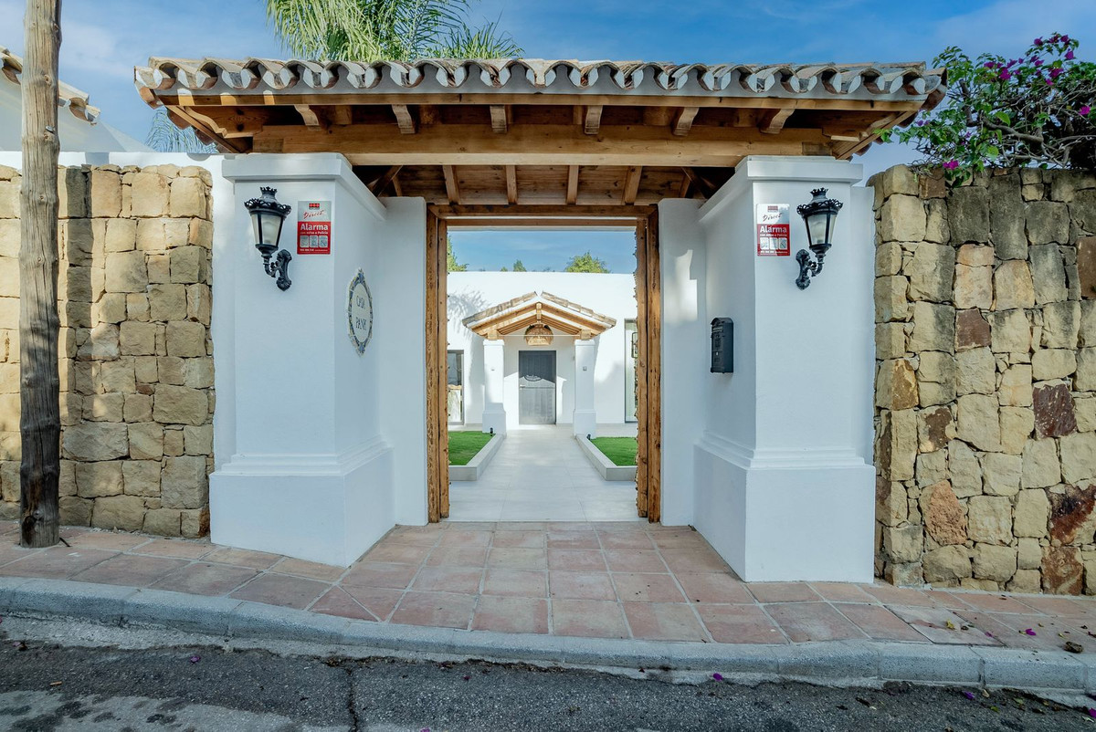 6 Bedroom Villa in Marbella - Photo 39