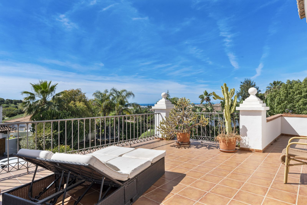 6 Bedroom Villa in Estepona - Photo 19