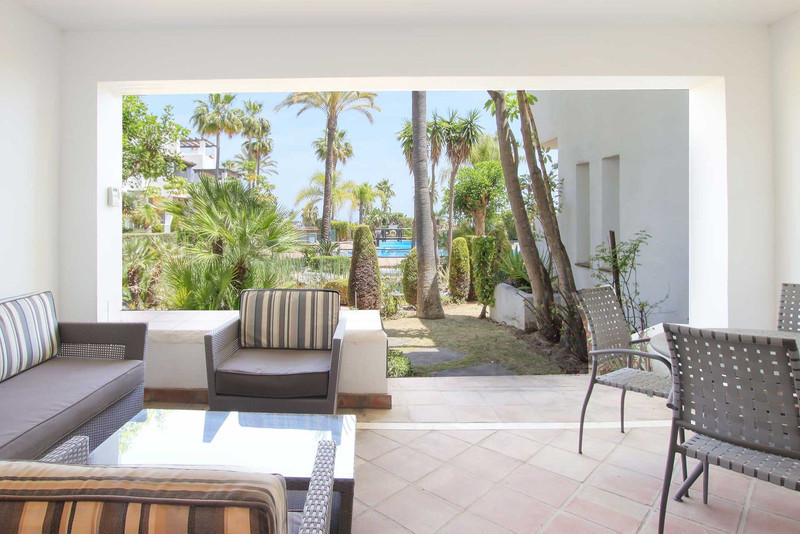 3 Bedroom Townhouse in Benahavís - Photo 2