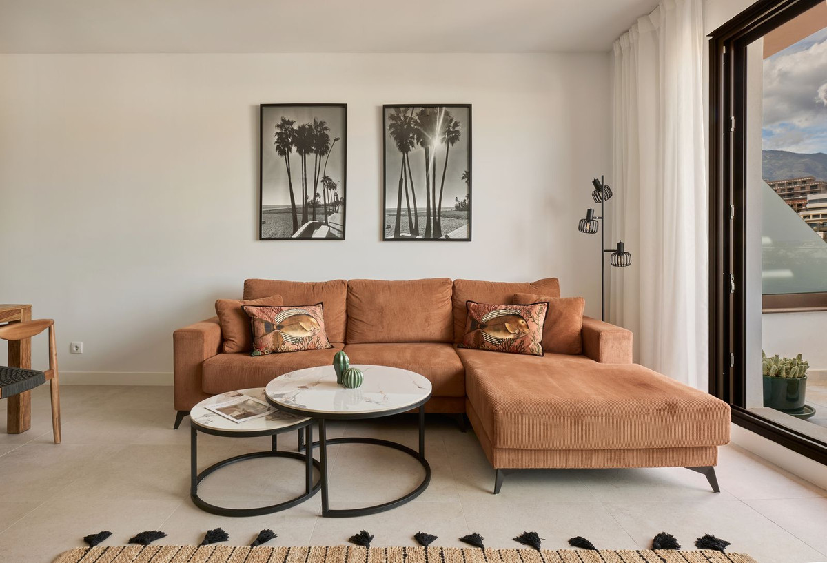 2 Bedroom Apartment in Estepona - Photo 6