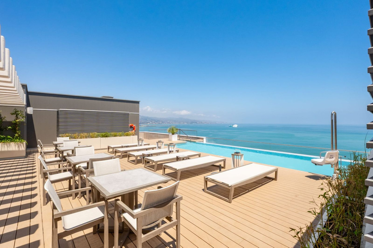 3 Bedroom Apartment in Málaga - Photo 4
