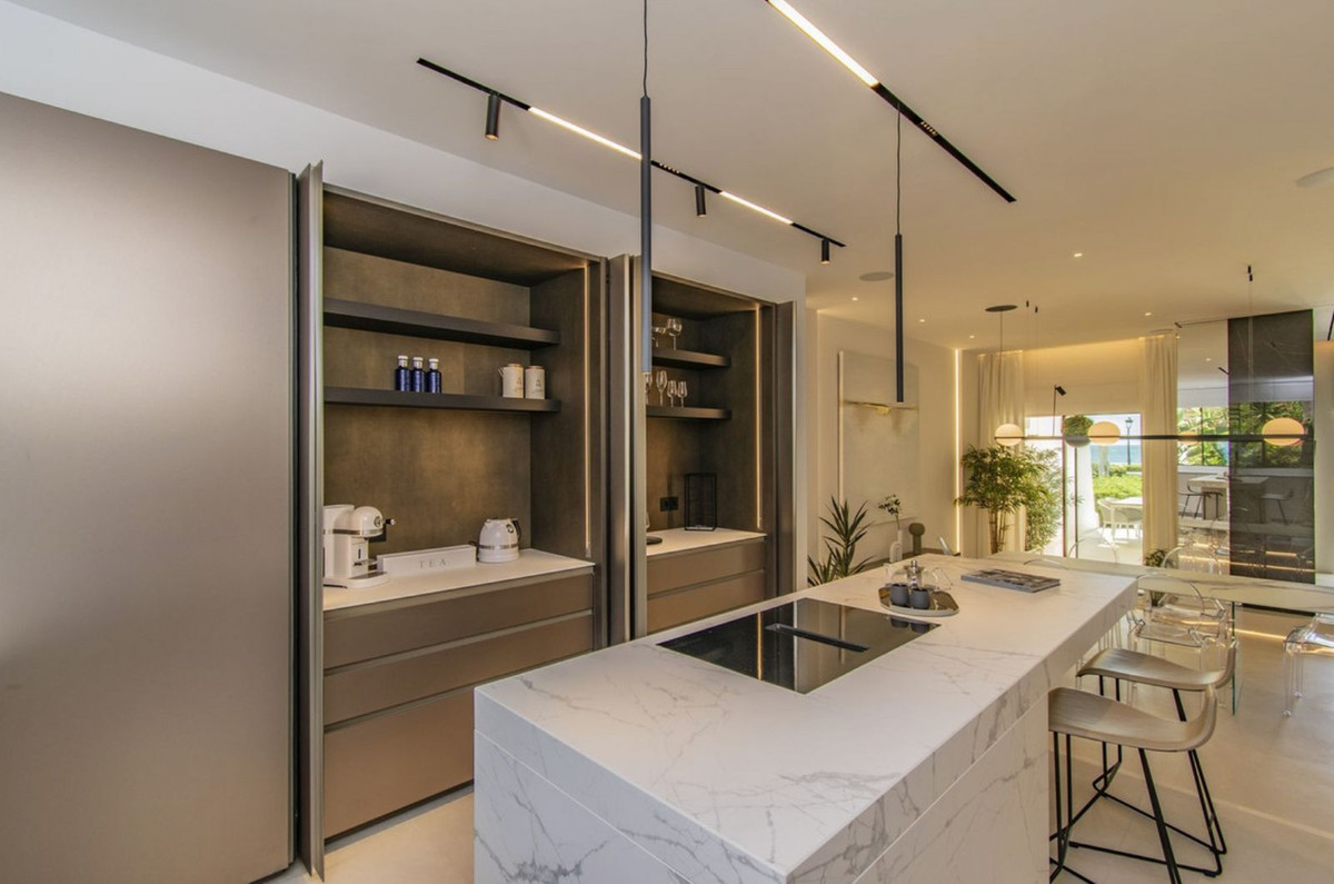 4 Bedroom Townhouse in Marbella - Photo 8