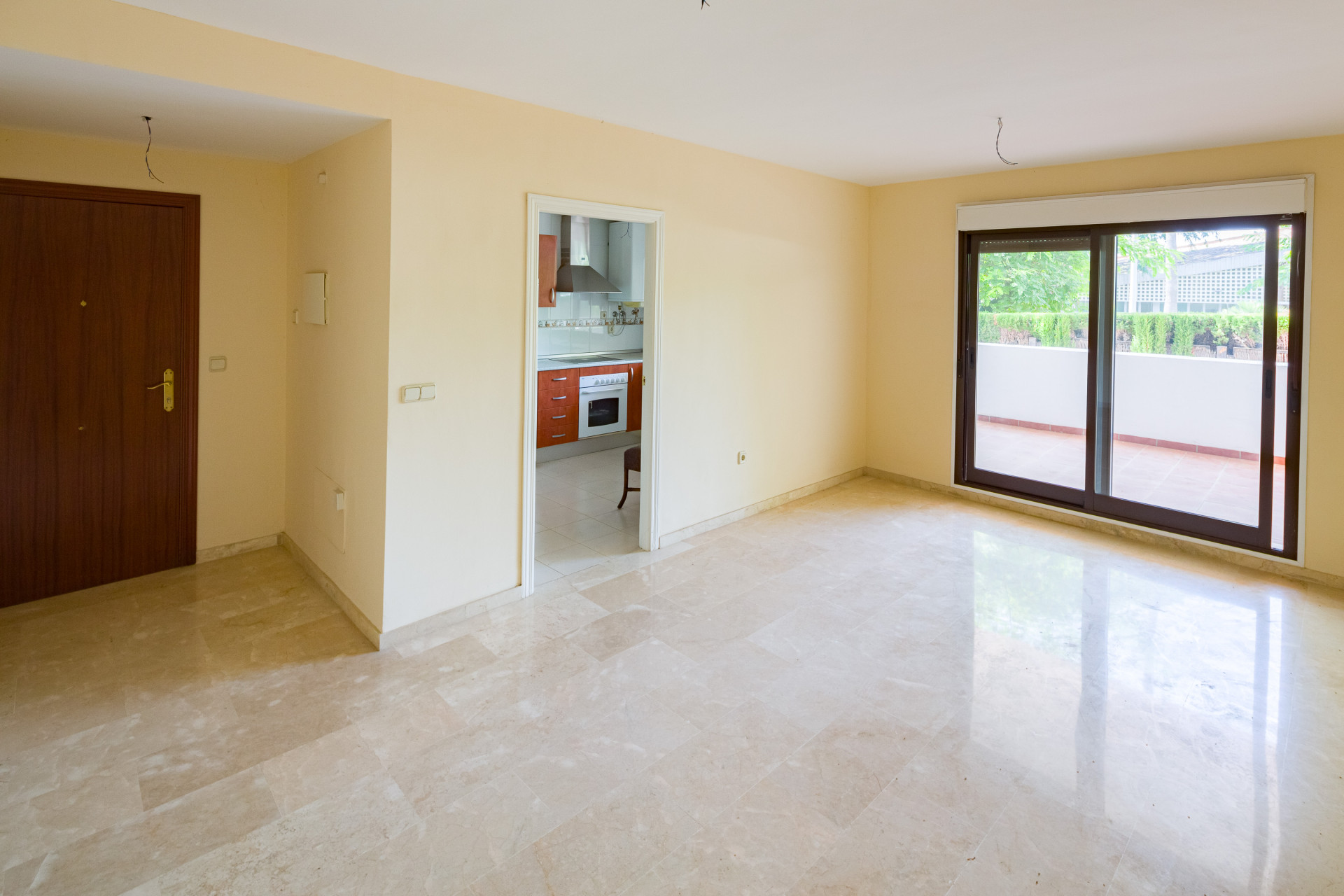 5 Bedroom Apartment in Estepona - Photo 2