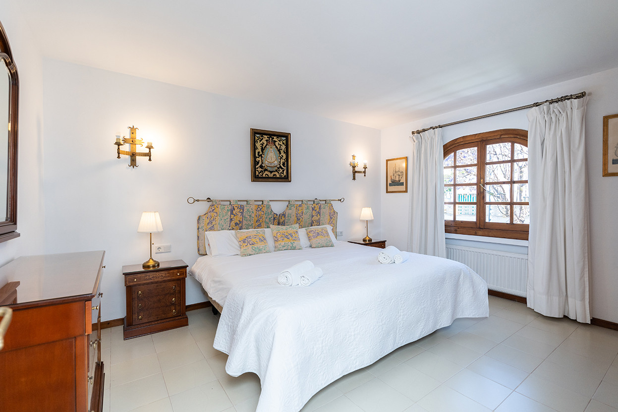 7 Bedroom Villa in Marbella - Photo 2