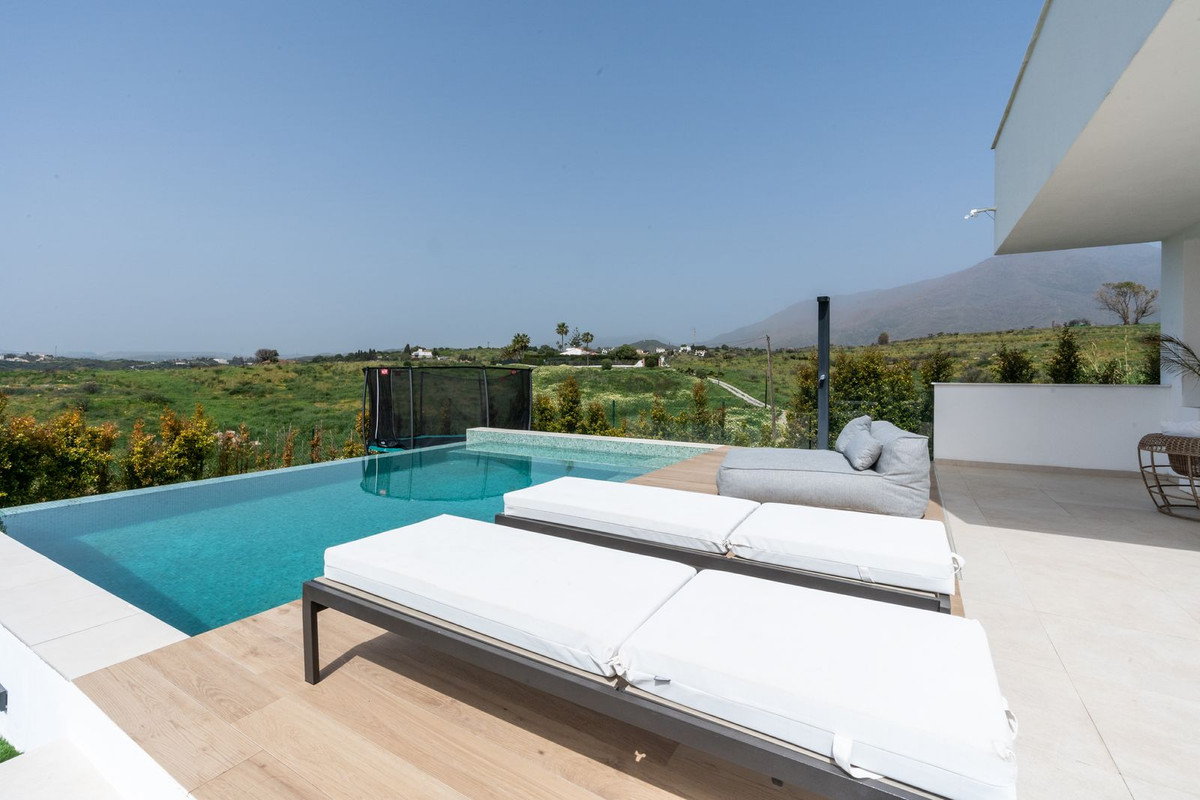 3 Bedroom Villa in Estepona - Photo 8