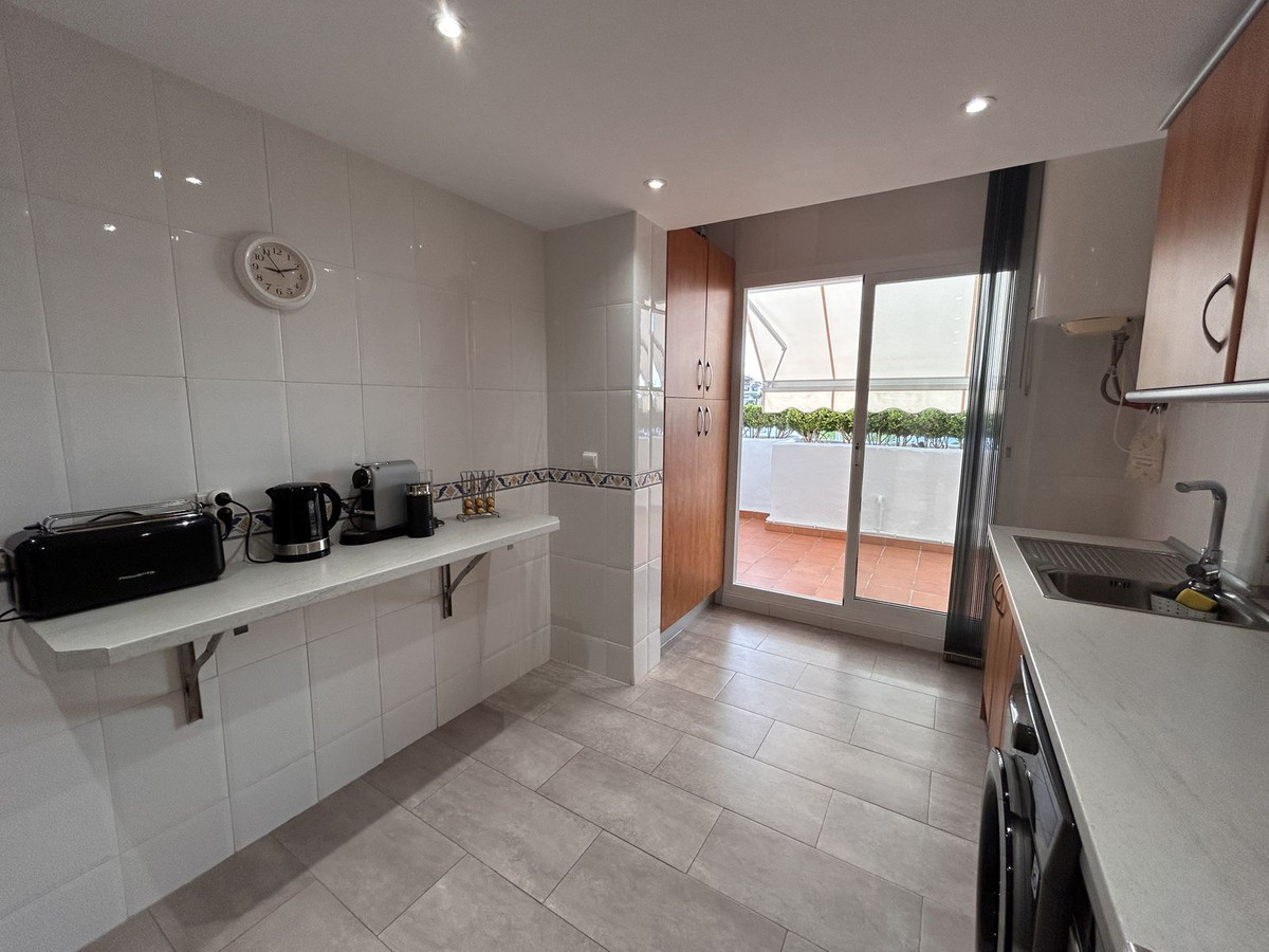 3 Bedroom Penthouse in Estepona - Photo 17