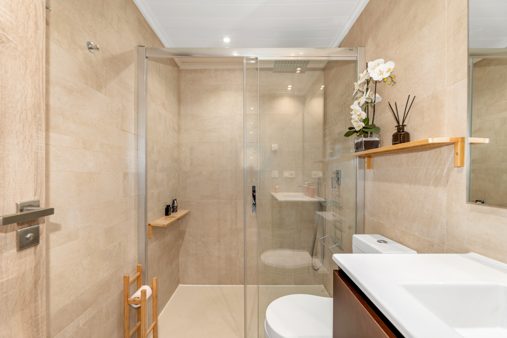 2 Bedroom Apartment in Marbella - Photo 10