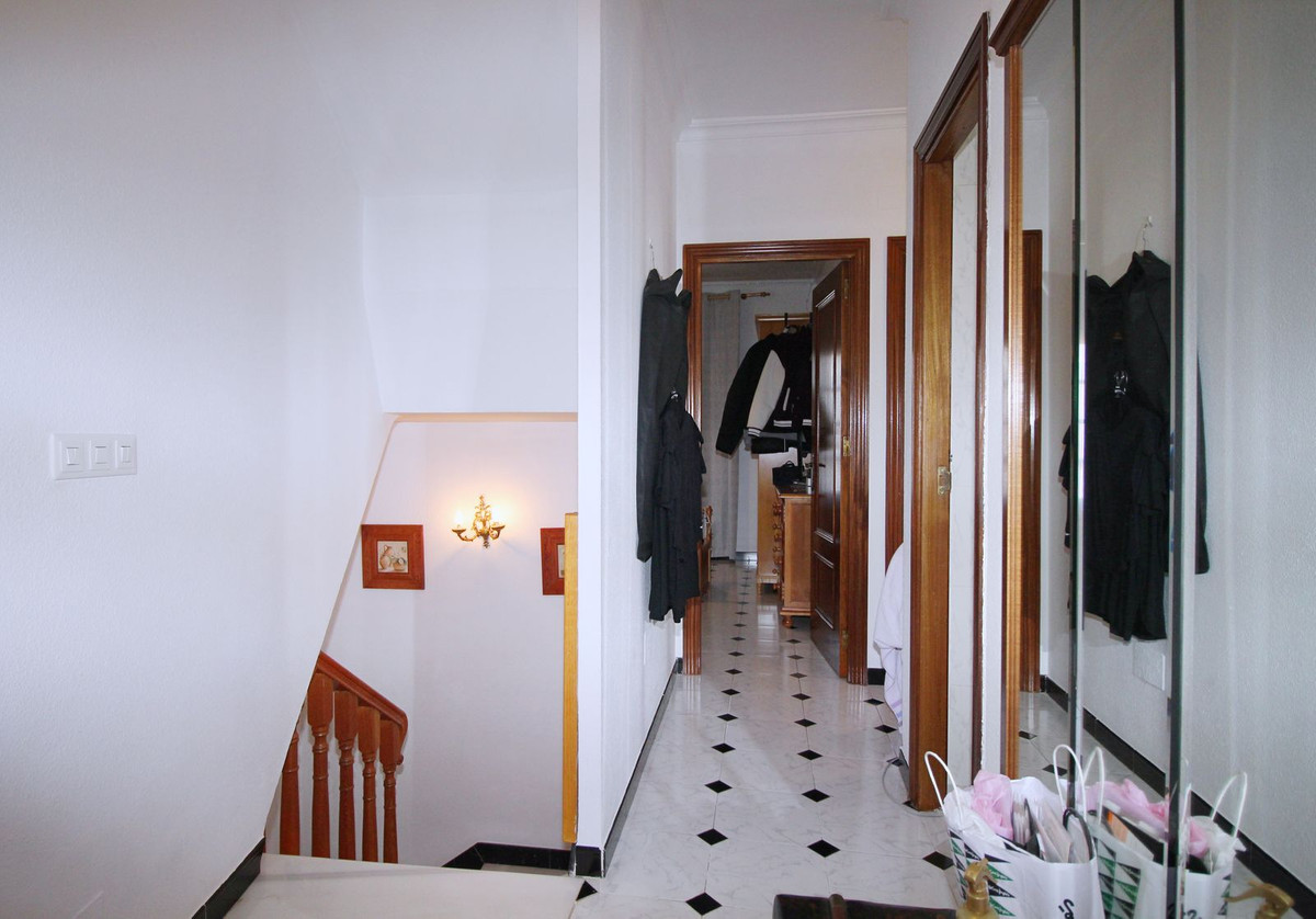 4 Bedroom Townhouse in Coín - Foto 9