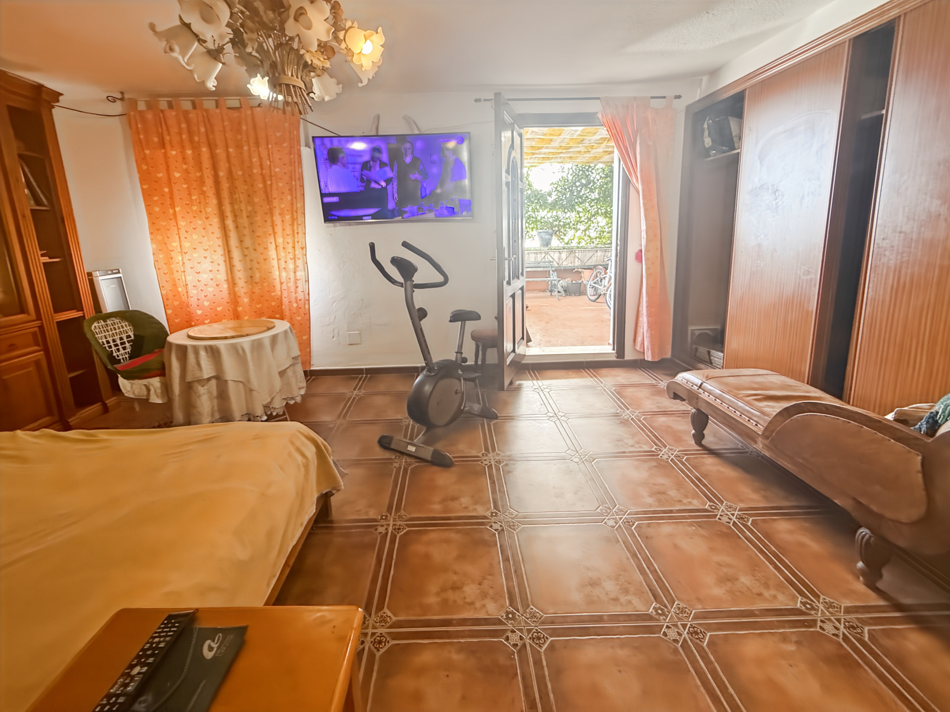 2 Bedroom Apartment in Estepona - Photo 14