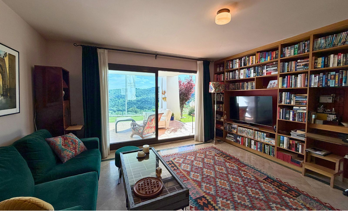 2 Bedroom Apartment in Casares - Photo 7