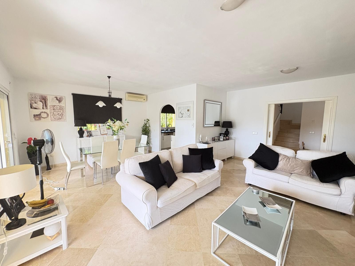 3-bedroom villa with pool in Malaga, Spain – Photo 13