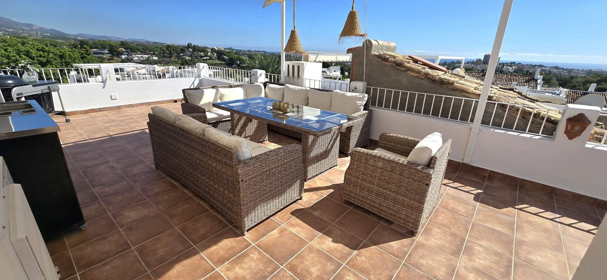 3 Bedroom Townhouse in Marbella - Photo 2