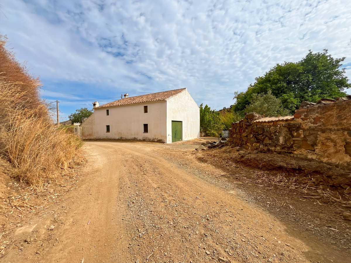 5 Bedroom Country house in Málaga - Photo 17