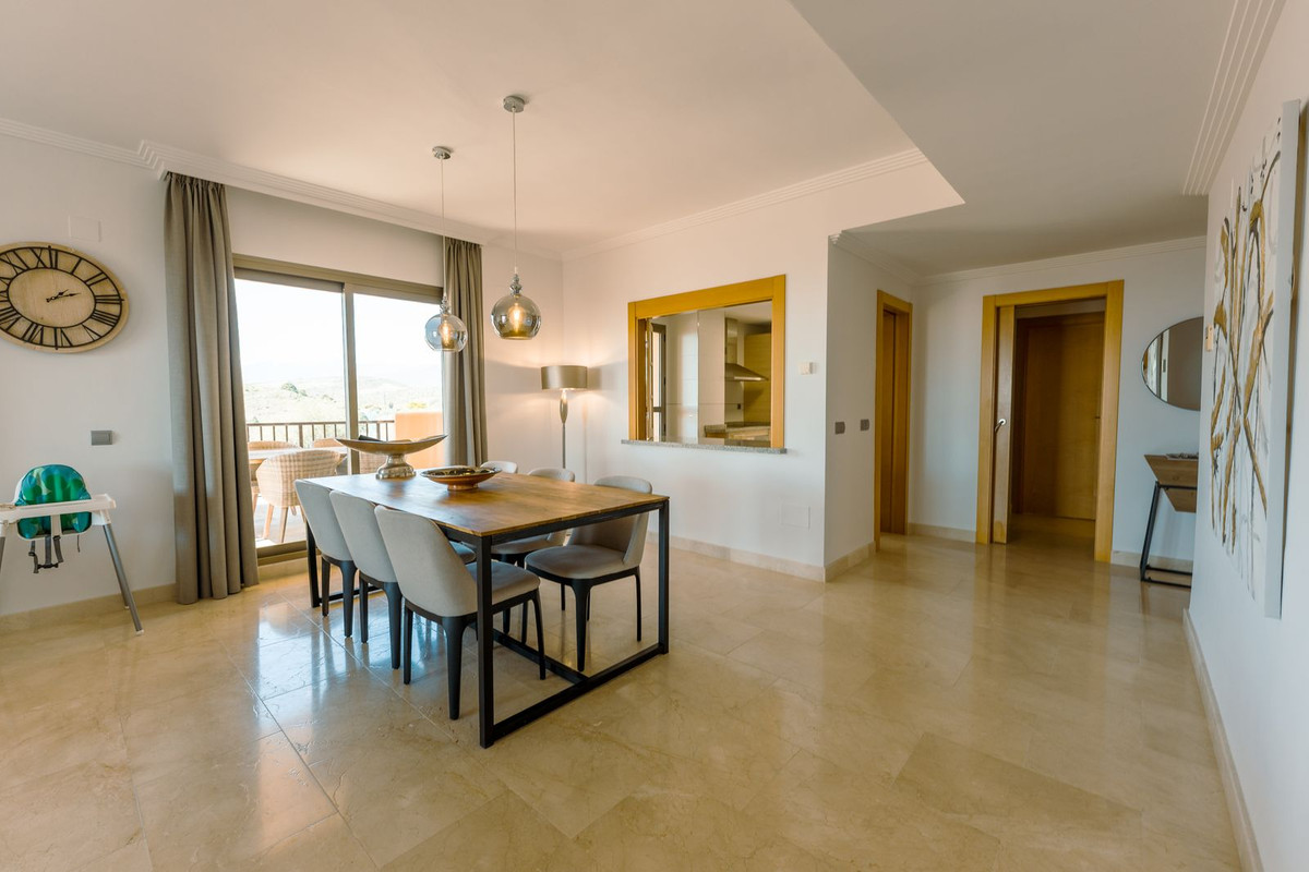 2 Bedroom Apartment in Estepona - Photo 6