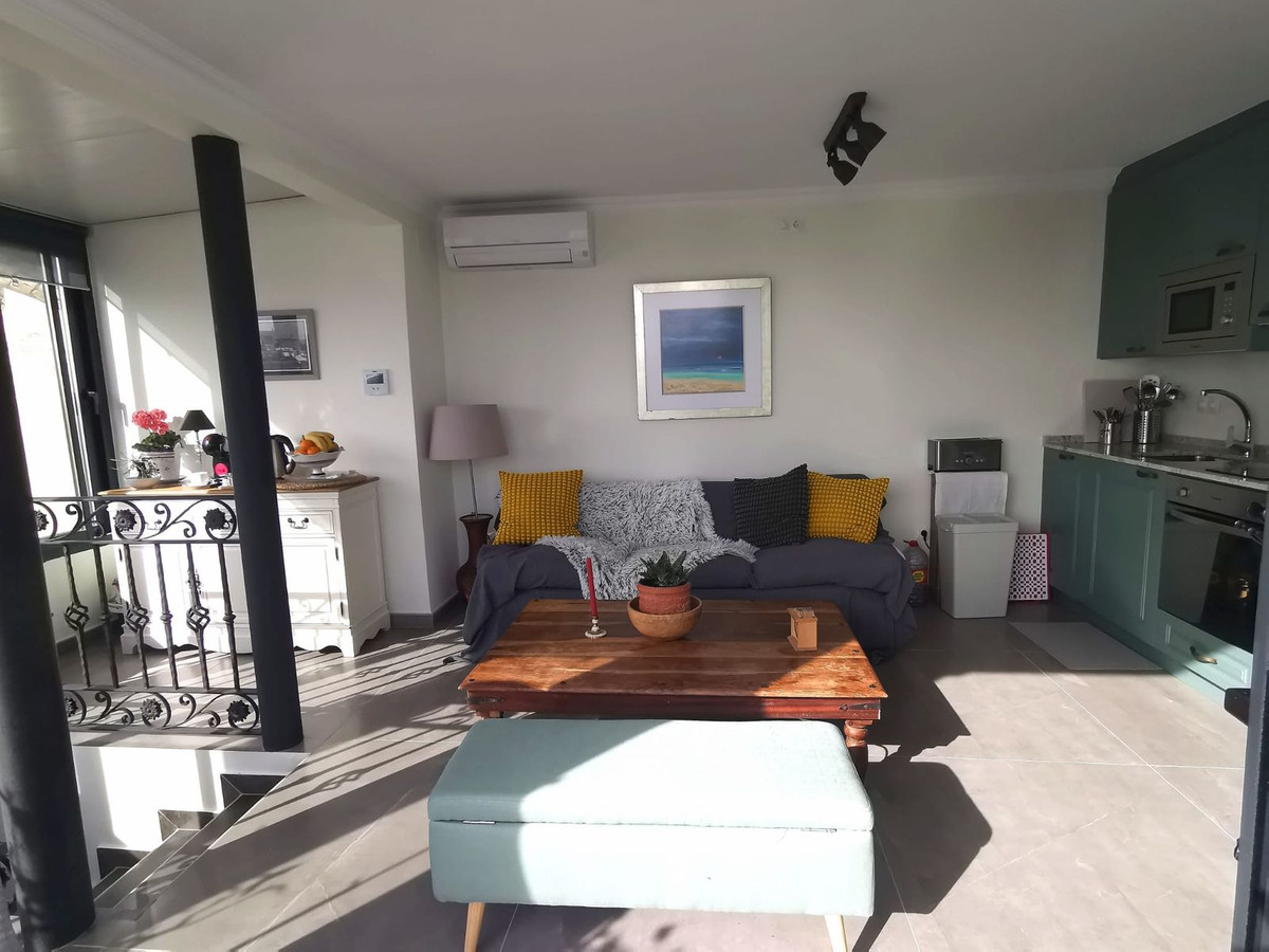 3 Bedroom Townhouse in Estepona - Photo 7