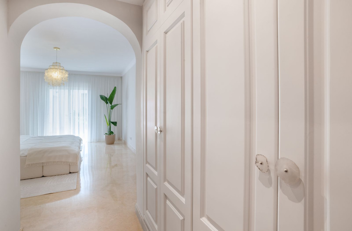 3 Bedroom Apartment in Marbella - Photo 22