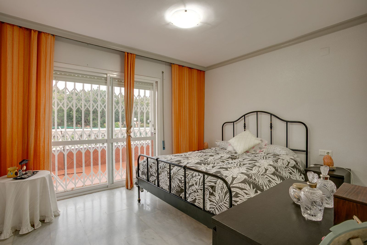 3 Bedroom Townhouse in Estepona - Photo 10