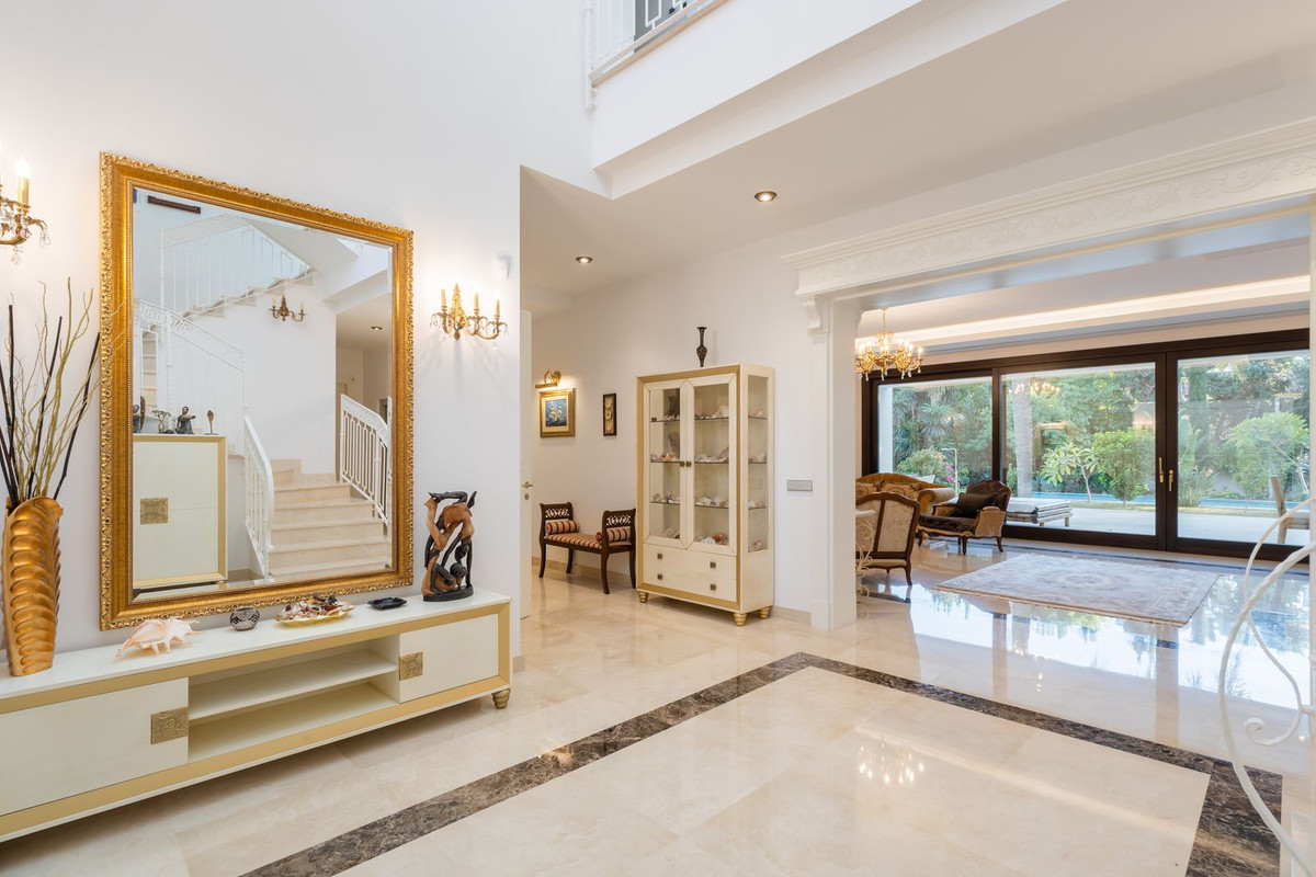 7 Bedroom Villa in San Pedro de Alcántara - Photo 23