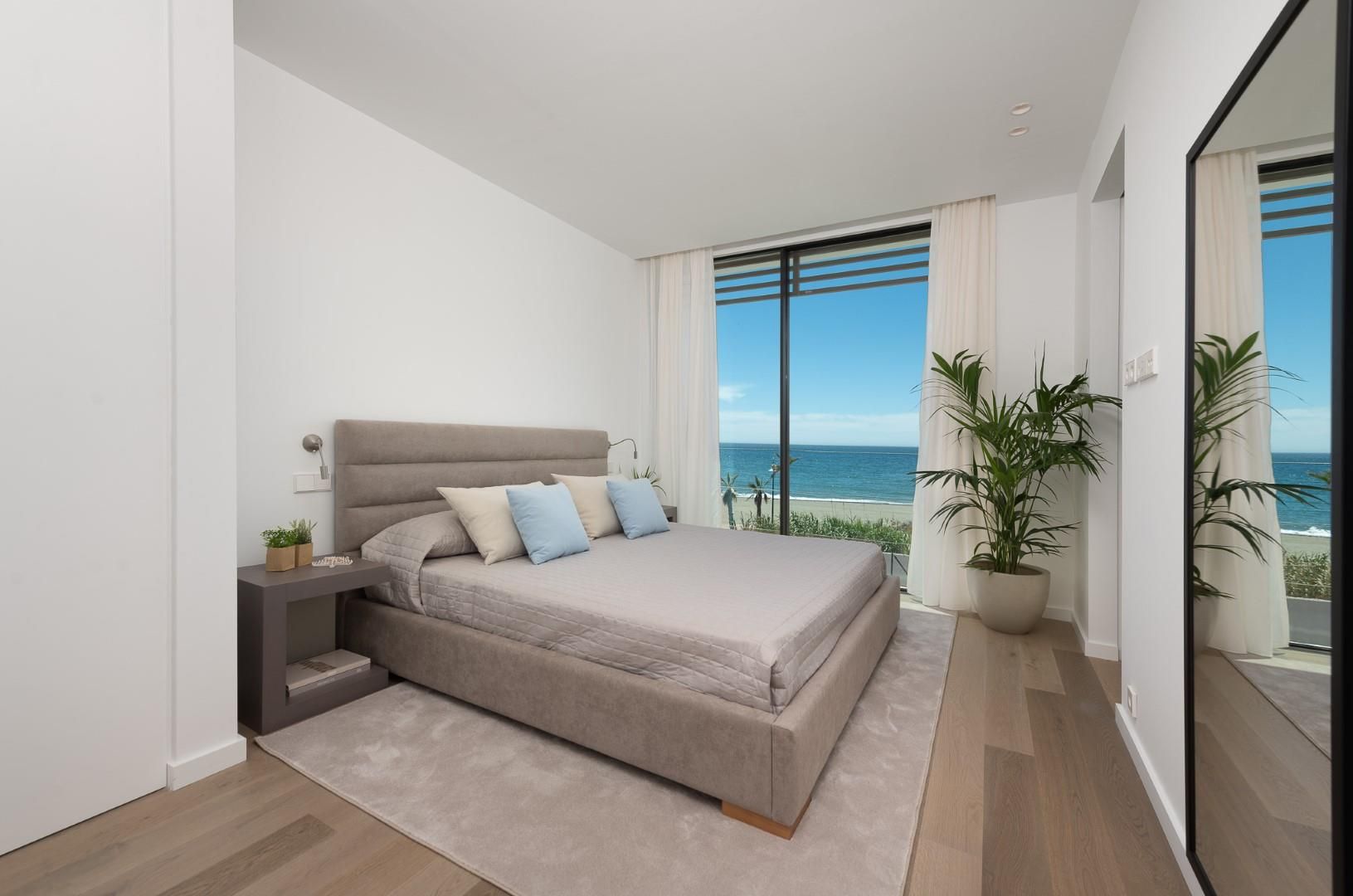 5 Bedroom Villa in Estepona - Photo 4